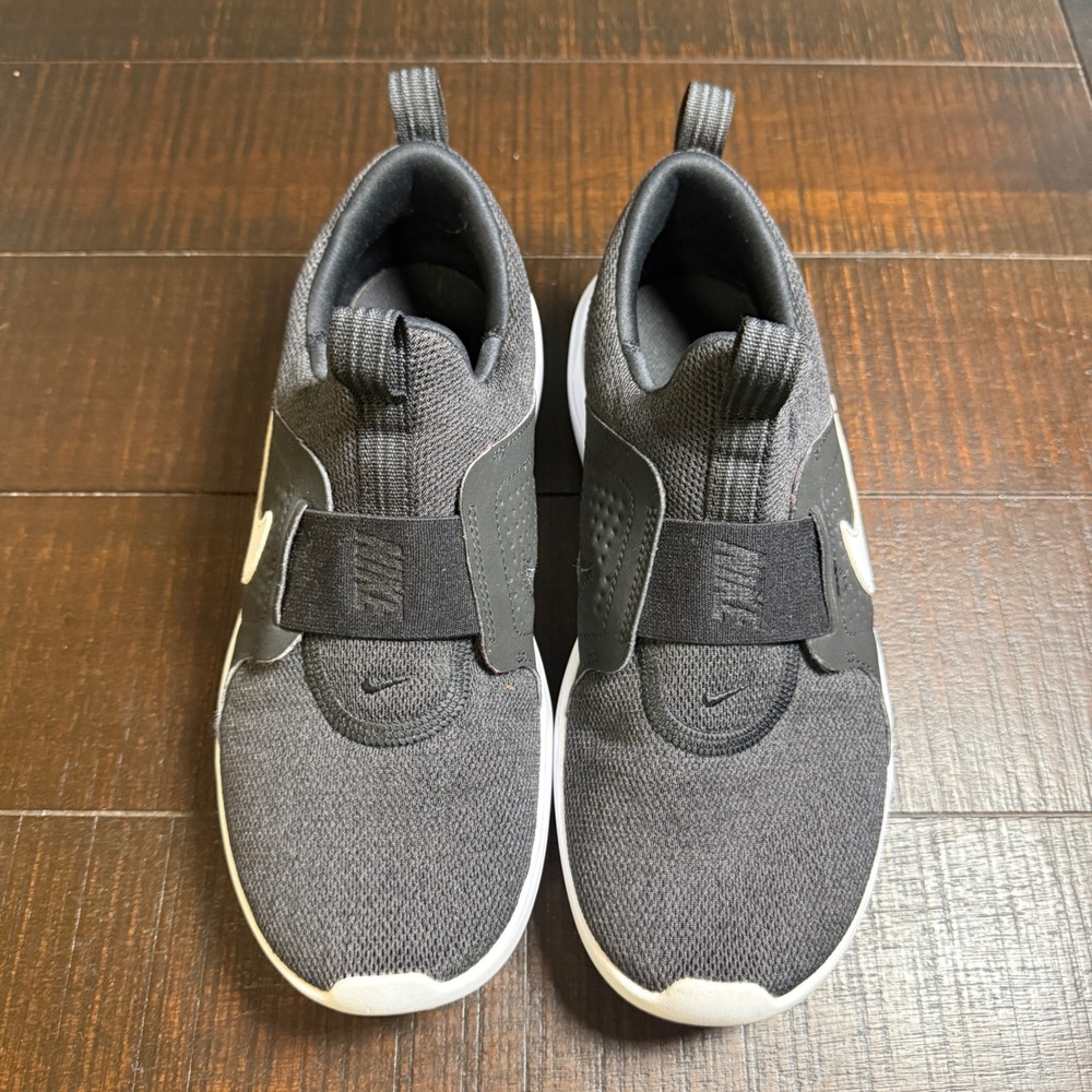 Nike WearAllDay Slip-On Womens 8 Black White Running Shoes AD Comfort Laceless - Picture 3 of 9